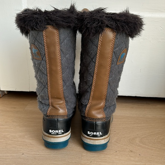 Sorel Boots - Picture 3 of 4